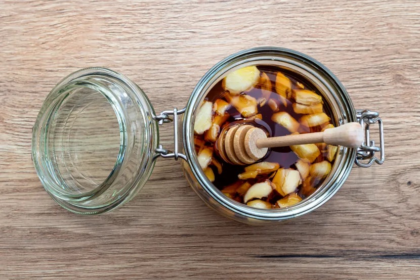 чесън в мед