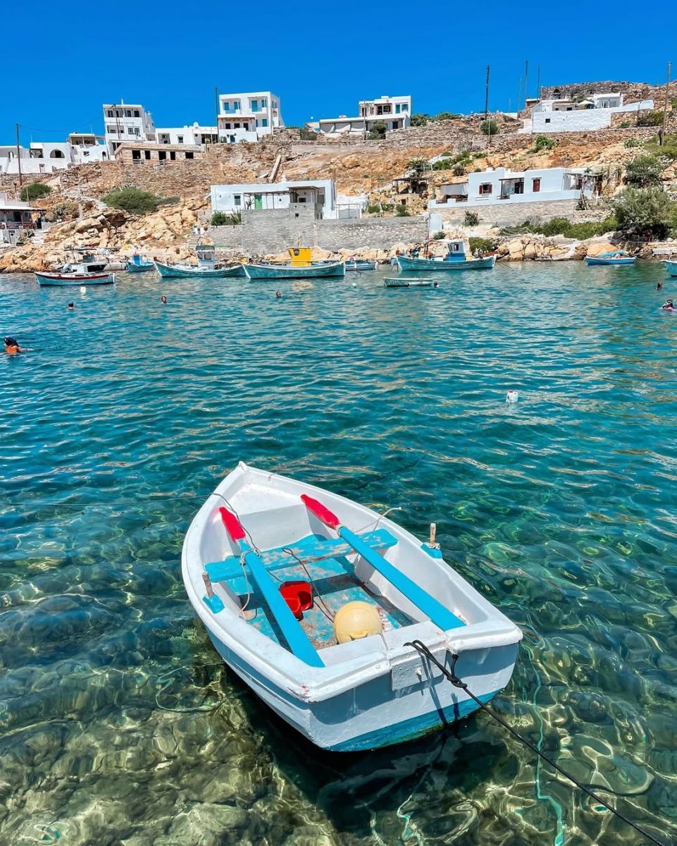 лодка в морето
