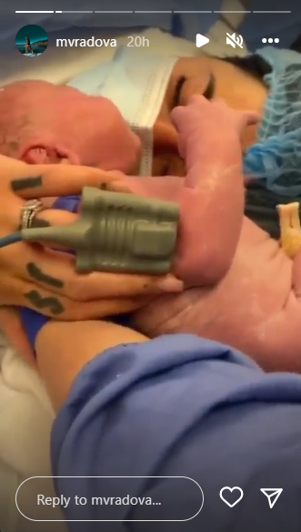  бебе в родилното 