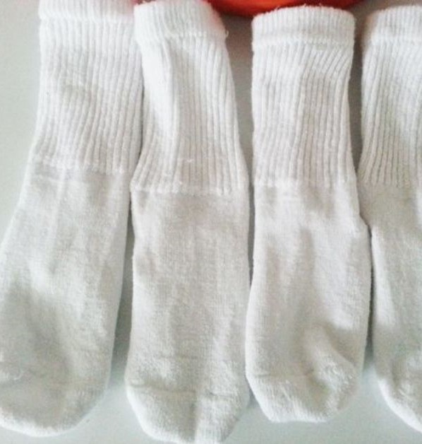 бели чорапи