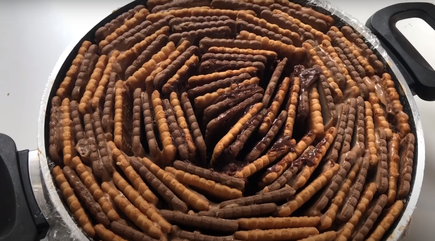  бисквитена торта в тенджера 