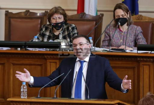 парламент министър Ангелов