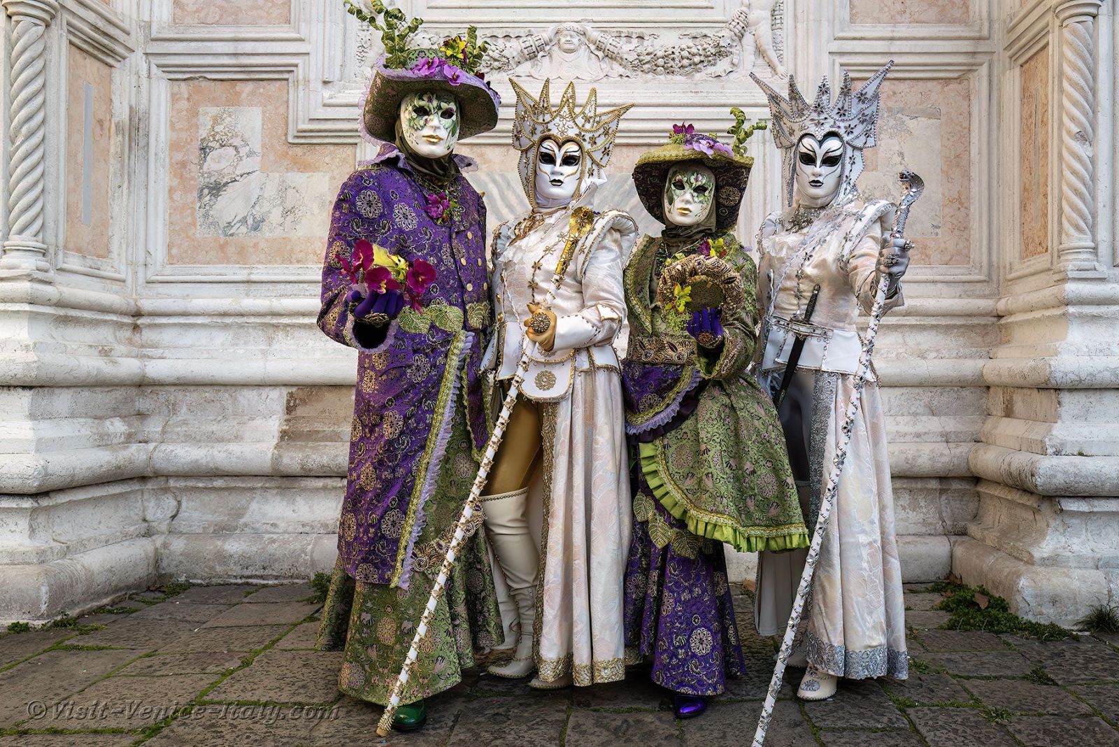 красиви венециански костюми