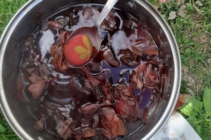 варени яйца в лук