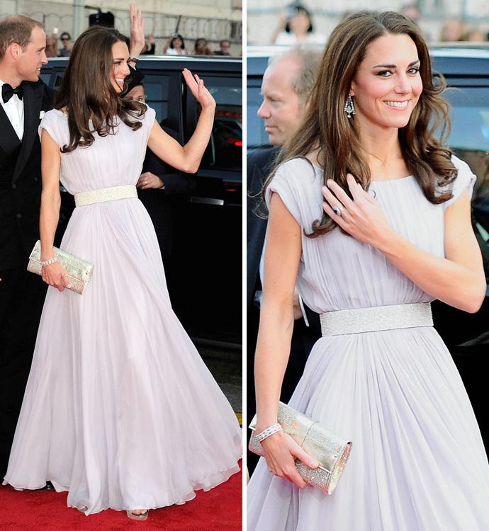Кейт в дълга бяла рокля