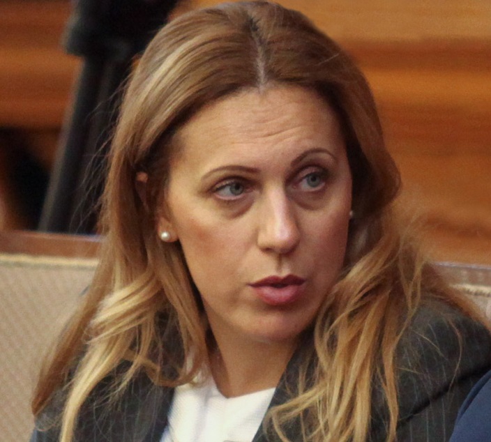 министър Николова